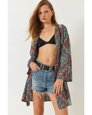 Musterter langer Kimono mit Schalkragen