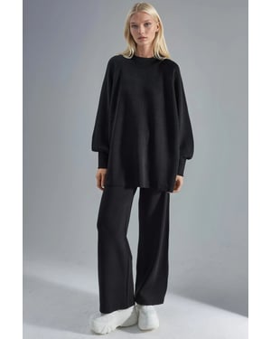 Lässiger Strickpullover und -hose Set