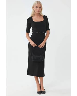 Gürtel-Midikleid mit quadratischem Kragen