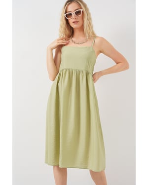 Kleid mit quadratischem Ausschnitt und strukturiertem Midi-Design