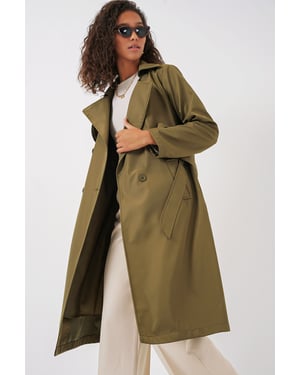Doppelt gelegter langer Trenchcoat