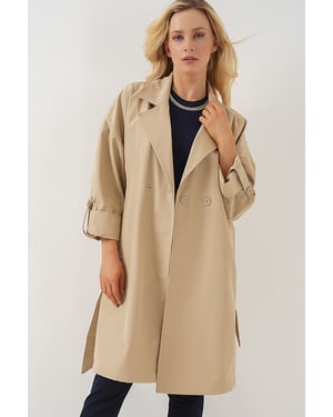 Gürtelter Doppelt-geknöpfter Trenchcoat