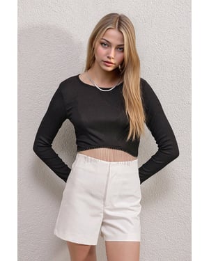 Rippstrukturiertes Crop-Top mit Kettendetails