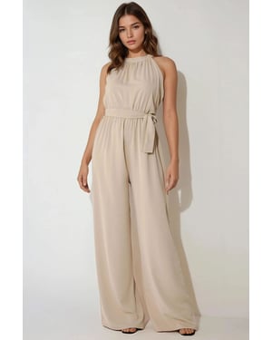 Weit geschnittener Jumpsuit mit Halterneck