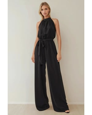 Weit geschnittener Jumpsuit mit Halterneck