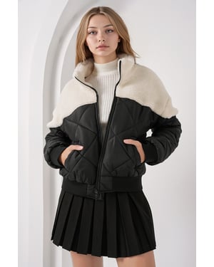 Kurze, texturierte Steppjacke mit Reißverschluss