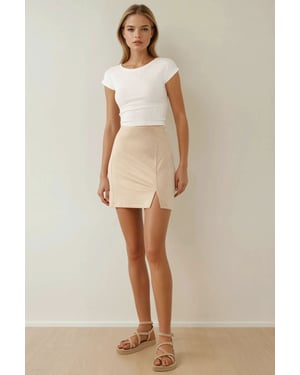 Hochtaillierter Mini-Suede-Rock mit Schlitz