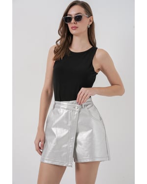 Hochtaillierte Metallische Mini-Shorts mit Knopfverschluss
