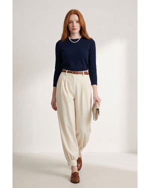 Gepolsterte Hosen mit Knopf und Gürtel