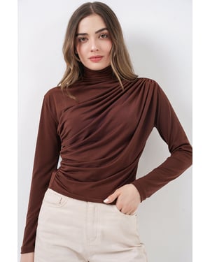 Taillierte Rollkragenbluse mit Drapierung