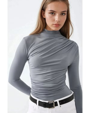 Bluse mit hohem Kragen und Drapierungsdetails