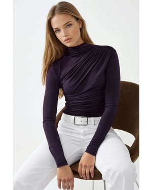 Bluse mit hohem Kragen und Drapierung_detail