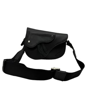 Dior Saddle Messenger Pouch aus schwarzem genarbtem Kalbsleder