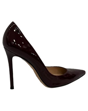Gianvito Rossi Pumps mit spitzer Zehenpartie aus burgunderrotem Lackleder