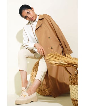 Doppelt gelegter langer Trenchcoat