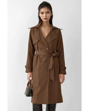 Doppelt gelegter langer Trenchcoat