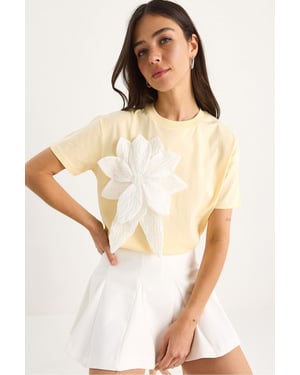 T-Shirt mit Rundhalsausschnitt und Blumenmuster inklusive Zubehördetails