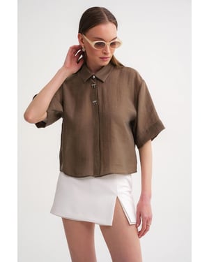 Kurzarm-Crop-Shirt mit Stein-Accessoires