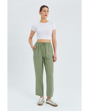 Hochtaillierte Karottenhose mit Kordelzugbund