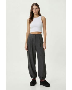 Hochtaillierte plissierte Salwar-Hosen