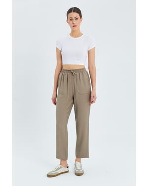 Hochtaillierte Karottenhose mit Kordelzugbund