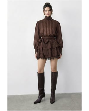 Bianco Lucci Texturiertes Minikleid mit halbem Rollkragen und Spitzenakzent - Mokka