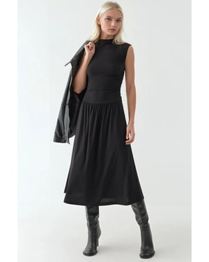 Komfort Fit Midi-Kleid mit Rundhalsausschnitt