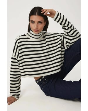 Hochgeschlossener Crop-Pullover