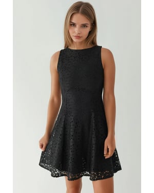Spitzen-Minikleid mit Rundhalsausschnitt
