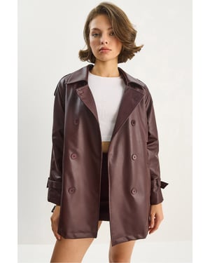 Doppelreihiger Trenchcoat aus Kunstleder