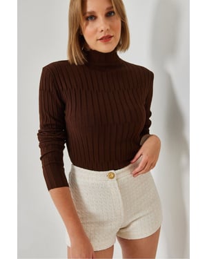 Taillierter gerippter Rollkragenpullover