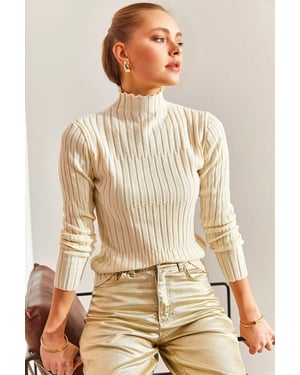 Taillierter gerippter Rollkragenpullover