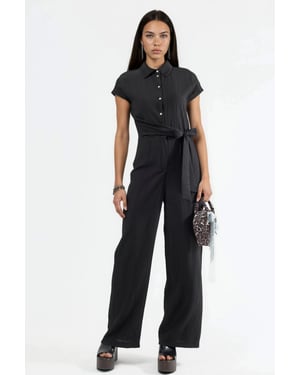Weitgeschnittener Jumpsuit mit Knopfleiste und Hemdkragen