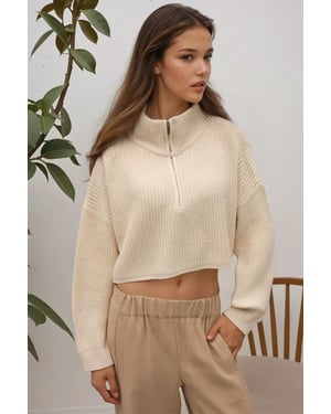 Dicker Strick-Crop-Pullover mit Reißverschlusskragen
