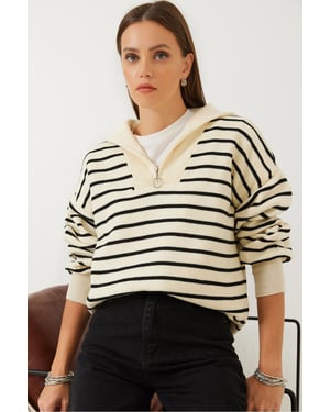 Gestreifter Boxy-Crop-Pullover mit Reißverschlusskragen