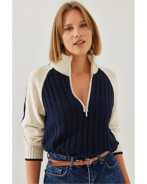 Strukturierter Acrylpullover mit Reißverschlusskragen