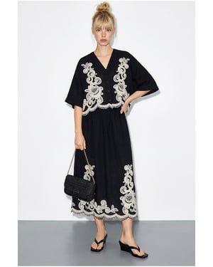 Übergröße V-Ausschnitt Besticktes 3/4-Arm Shirt und Weite Bein Hose Set