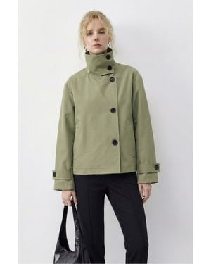 Kurzer Trenchcoat mit Mandarin-Kragen