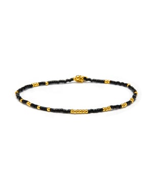 Luxenter Armband aus schwarzem Kristall mit 18 Karat Gelbgold-Finish – Xanvi
