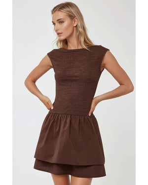 Texturiertes Minikleid mit Rundhalsausschnitt