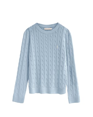 Strickpullover hellblau mit Zopfmuster und Rigby Go Stickerei