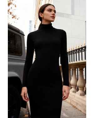 Rippstrick-Turtleneck Midi-Kleid