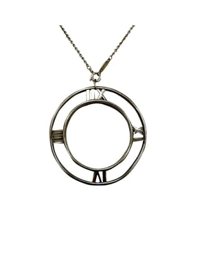 Tiffany & Co. Atlas Rundes Anhänger-Halskette mit römischen Ziffern aus Sterlingsilber
