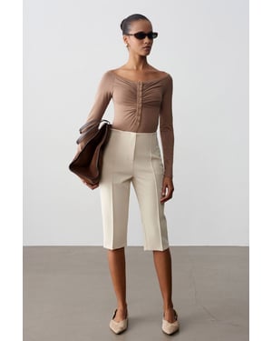 Hochbundige gerade Capri-Shorts mit Schlitz