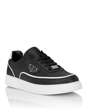 Low-Top Sneakers Triangle