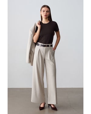 Gestreifte weite plissierte Hosen
