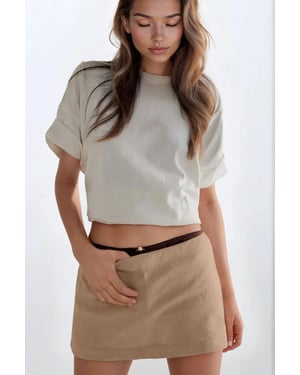 Tief geschnittene Mini-Shorts