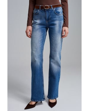 Niedrig geschnittene Gerade Jeans