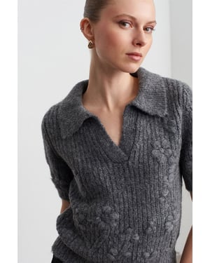 Strukturierter Ripp-Polo-Kragenpullover