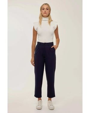 Hochtaillierte Faltenhose mit weitem Bein